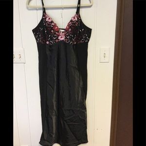 Black Silky Embroidered Bodice Negligee 14/16